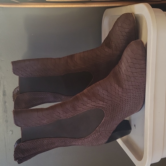 AGL Attilio Giusti Leombruni Women's Brown Textured Leather Boot SZ 37 / US 6.5 - Picture 2 of 7